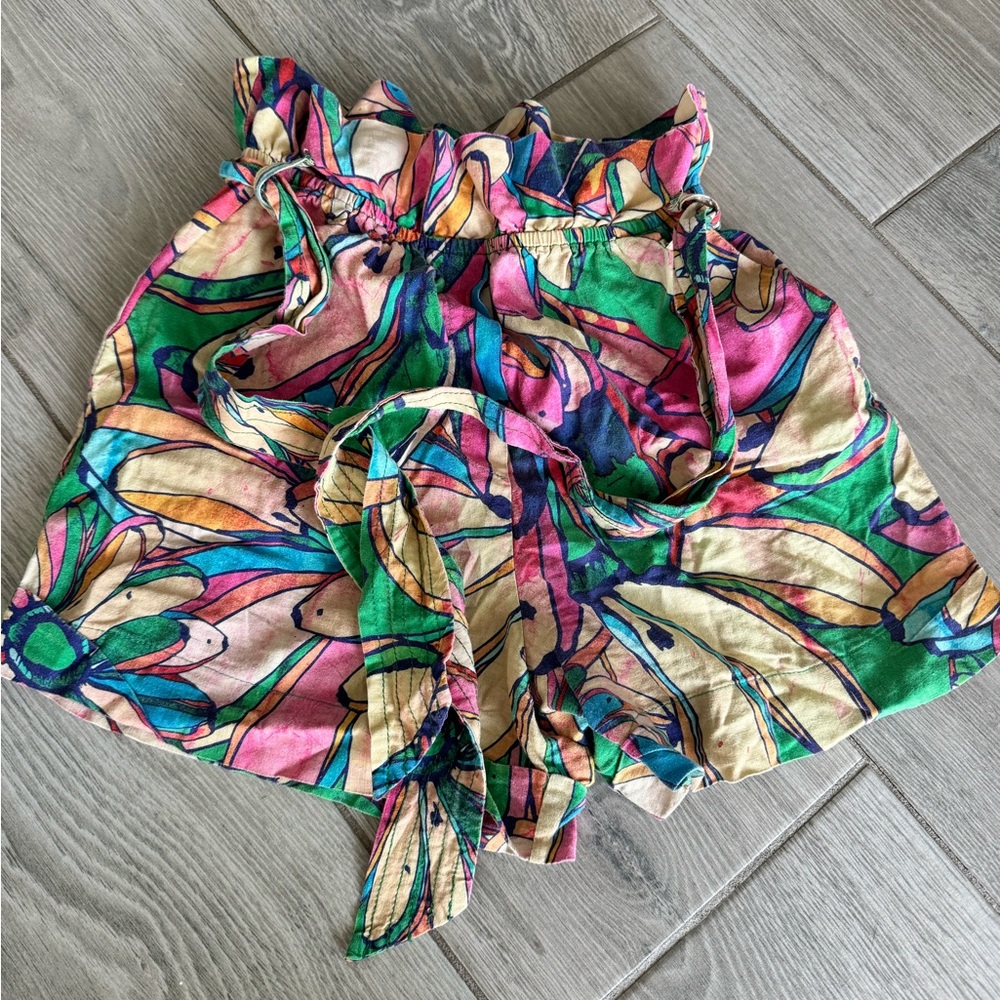 Farm Rio size small paperbag shorts with Banana print